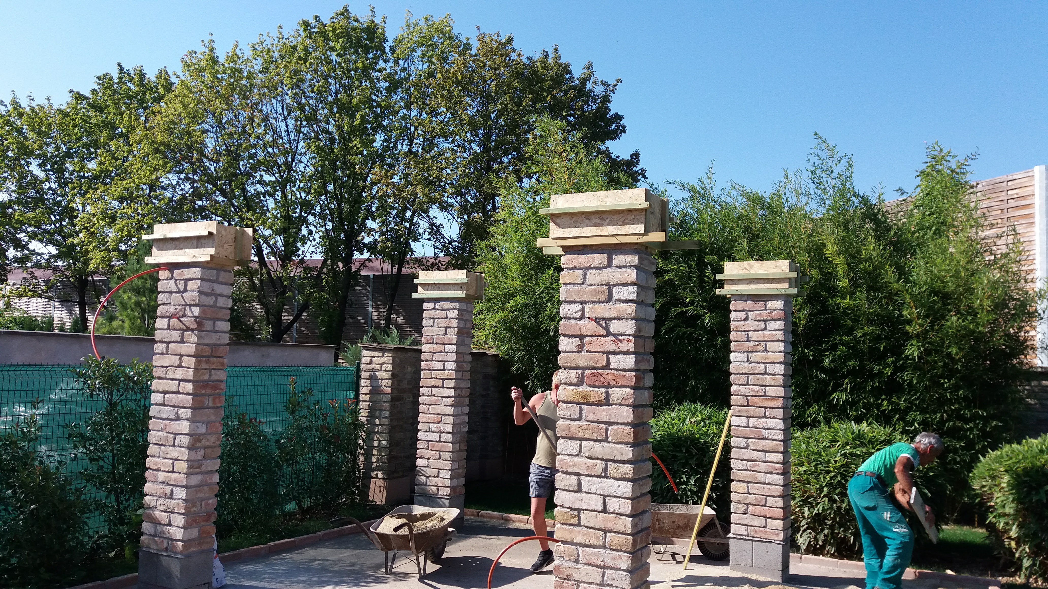 Kertépítészet — térkövezés, pergola